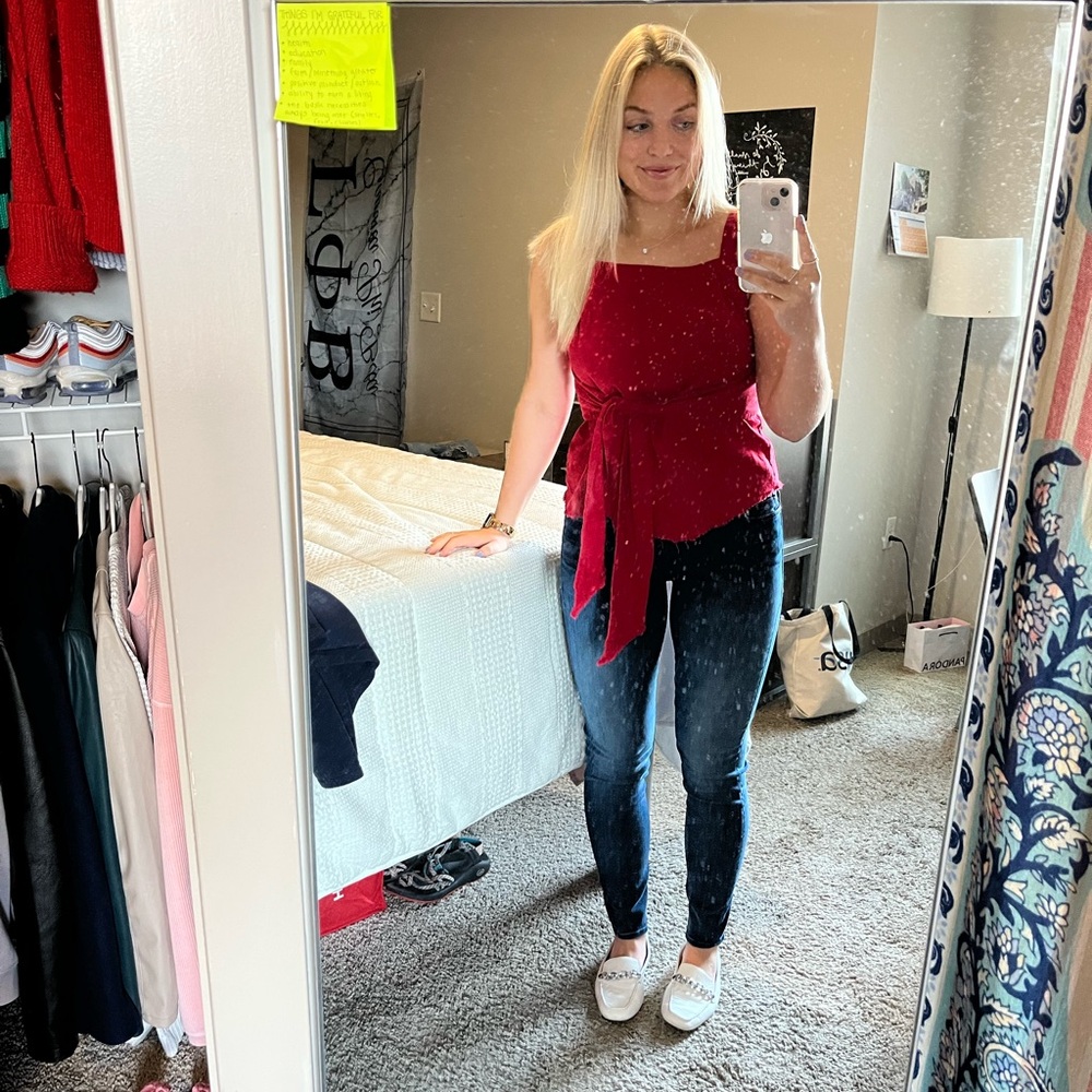Chic Red Sleeveless Top with Bow